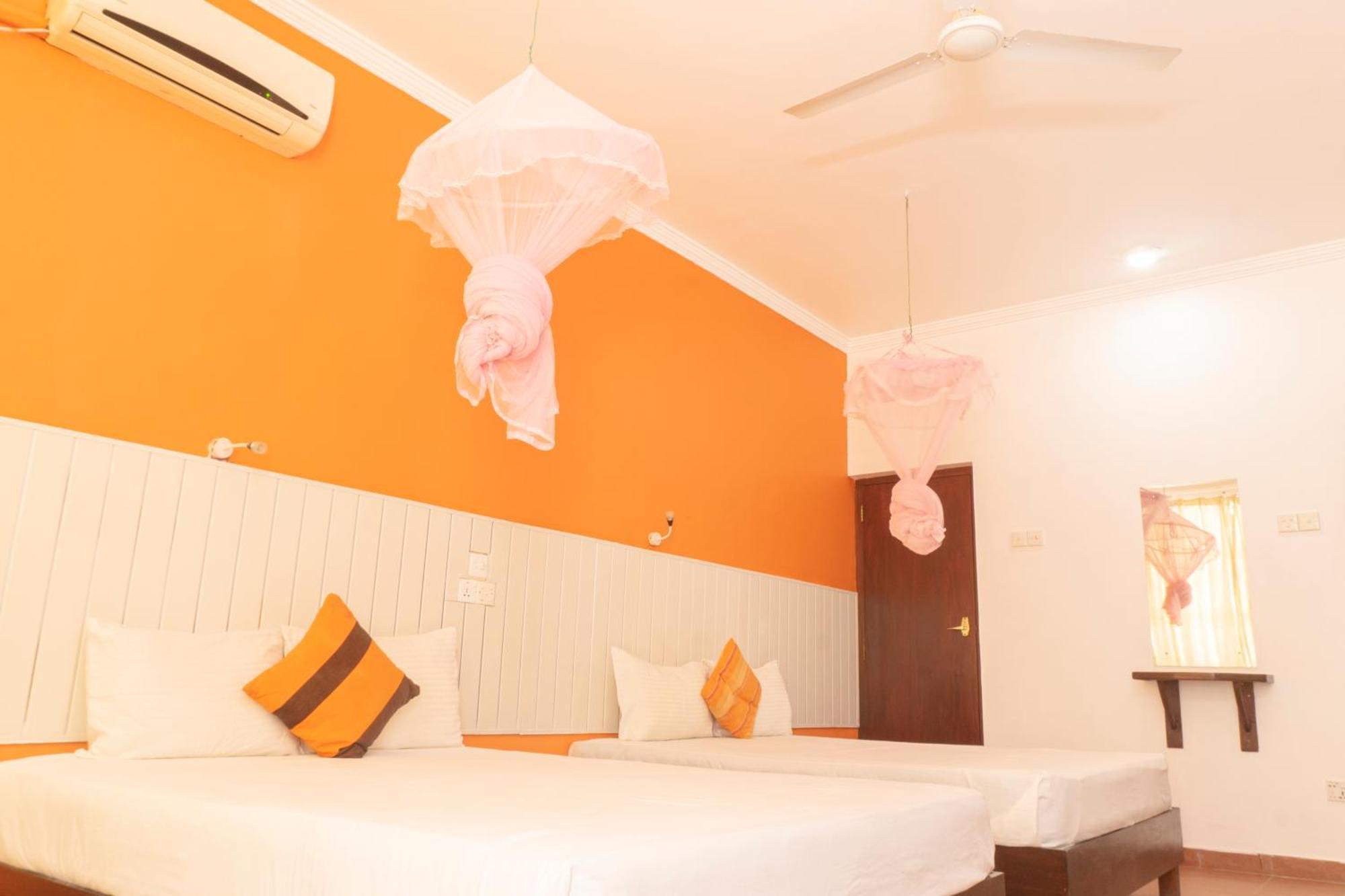 Blumarine Guest House Negombo Habitación foto